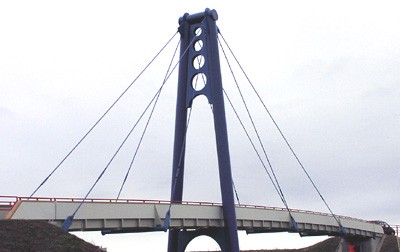 GFK-Brücke, Fußgänger- und Radwegbrücke, Baujahr 2004Pylonabhängungen aus Stahl von ASDO GFK-Brücke, Fußgänger- und Radwegbrücke, Baujahr 2004 Pylonabhängungen aus Stahl von ASDO