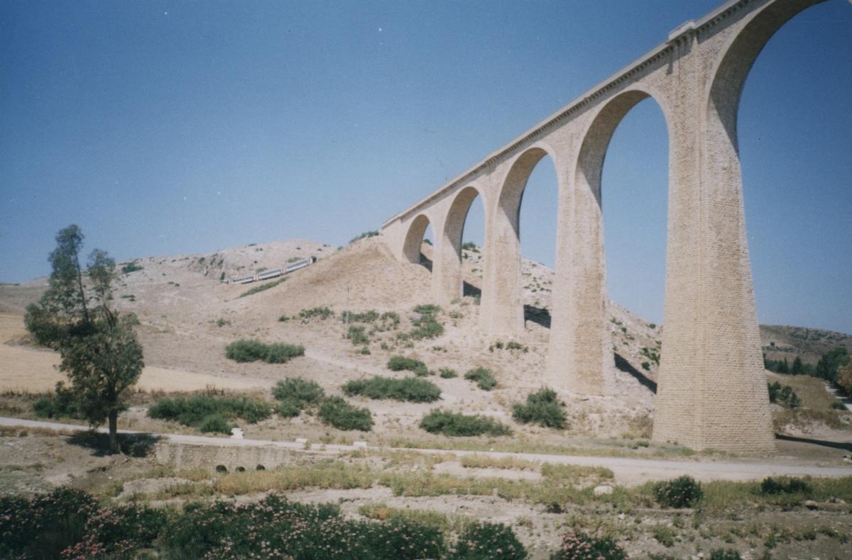Pont rail à Béjà, Tunisie 