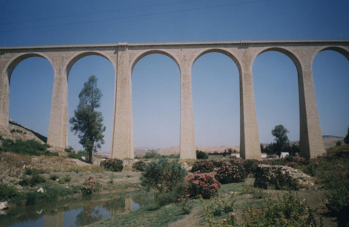 Pont rail à Béjà, Tunisie. 