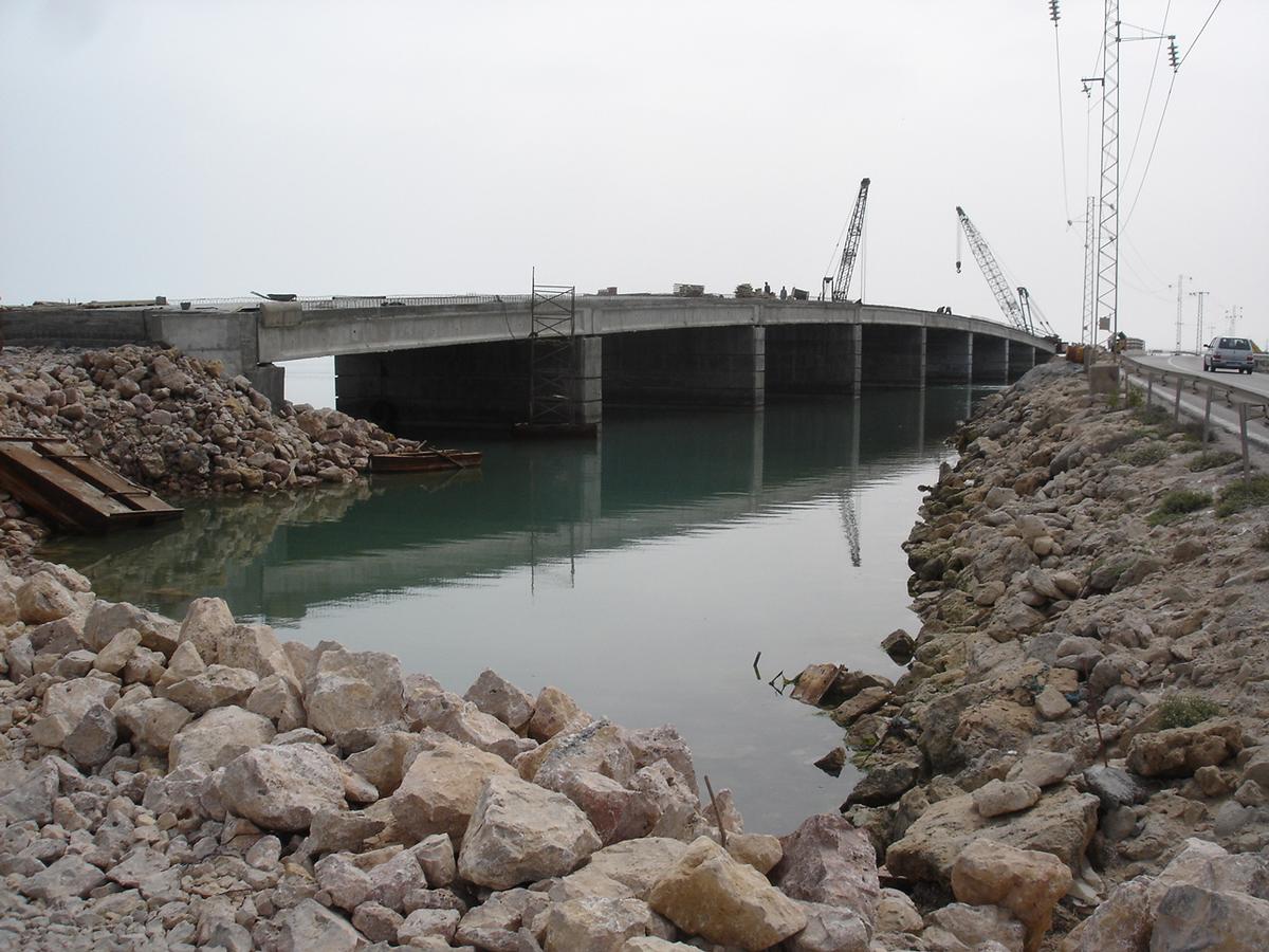 Neue Brücke für die Strasse zur Insel Djerba 