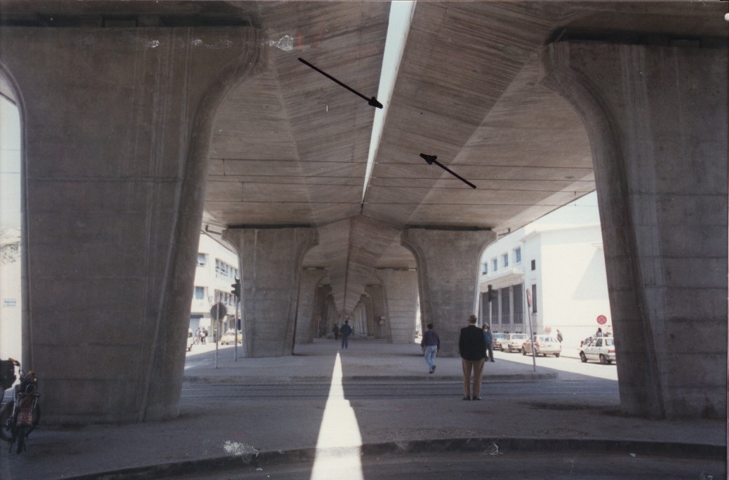Viaduc de l'Avenue de la République à Tunis. Vue de dessous 