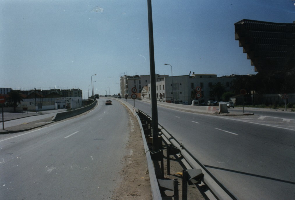 Viaduc de l'Avenue de la République à Tunis. Vue de profil 