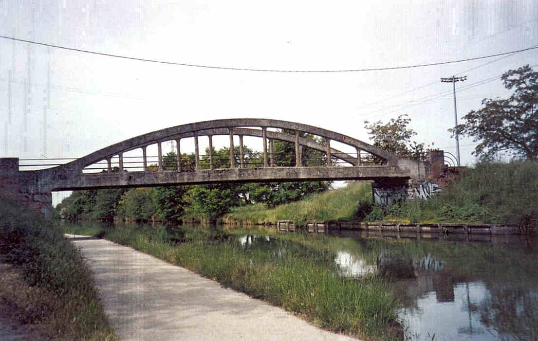 Garonne-Seitenkanal - Typische Brücke 