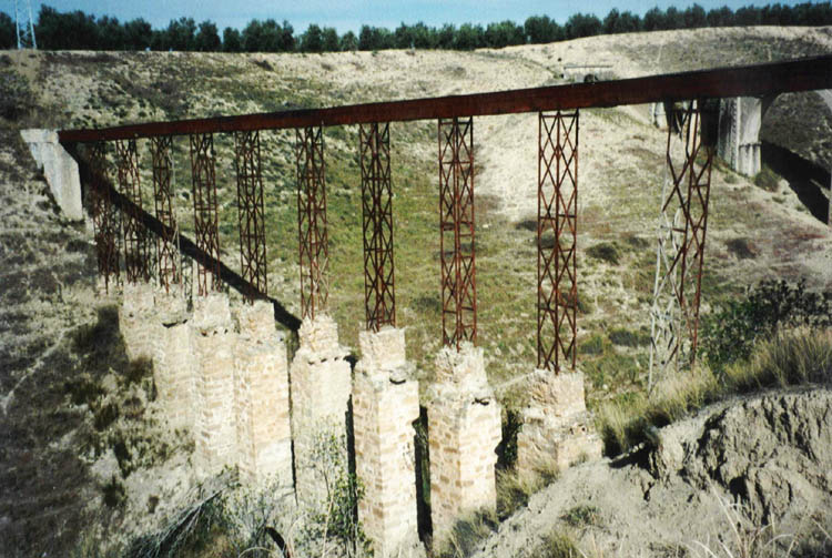 Erster Aquädukt in Torreblascopedro 