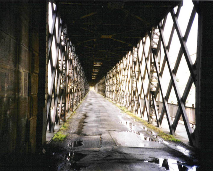 Eisenbahn- und Strassenbrücke in Pocinho 
