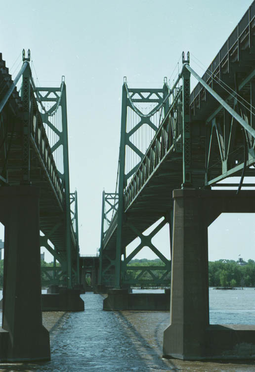 Iowa Illinois Memorial Bridge (1959) 