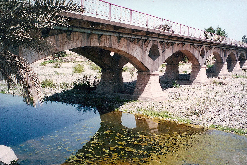 Brücke über den Oued Nfis 