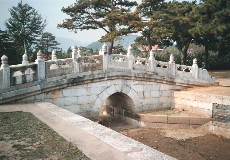 Yi Kong Qiao at Yu Fei tomb 