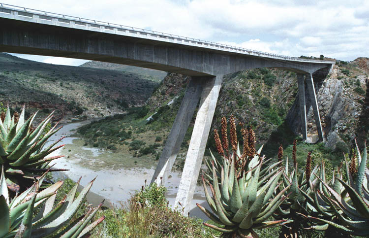 Pont de Mosel-Bay 