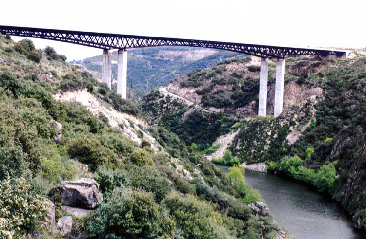 Pont auroroutier sur le Sil (A 6) 