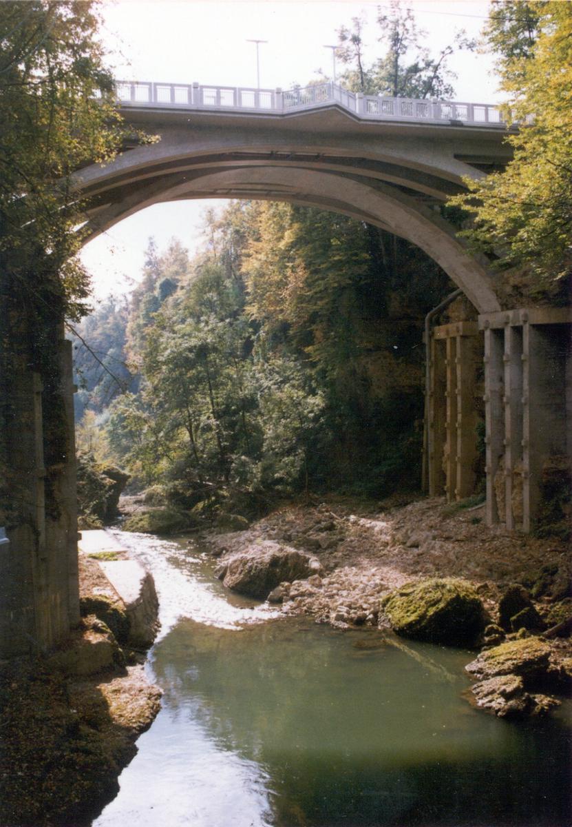 Kokra River Bridges (Kranj, 1995), two bridges built on either side of an existing arch bridge 