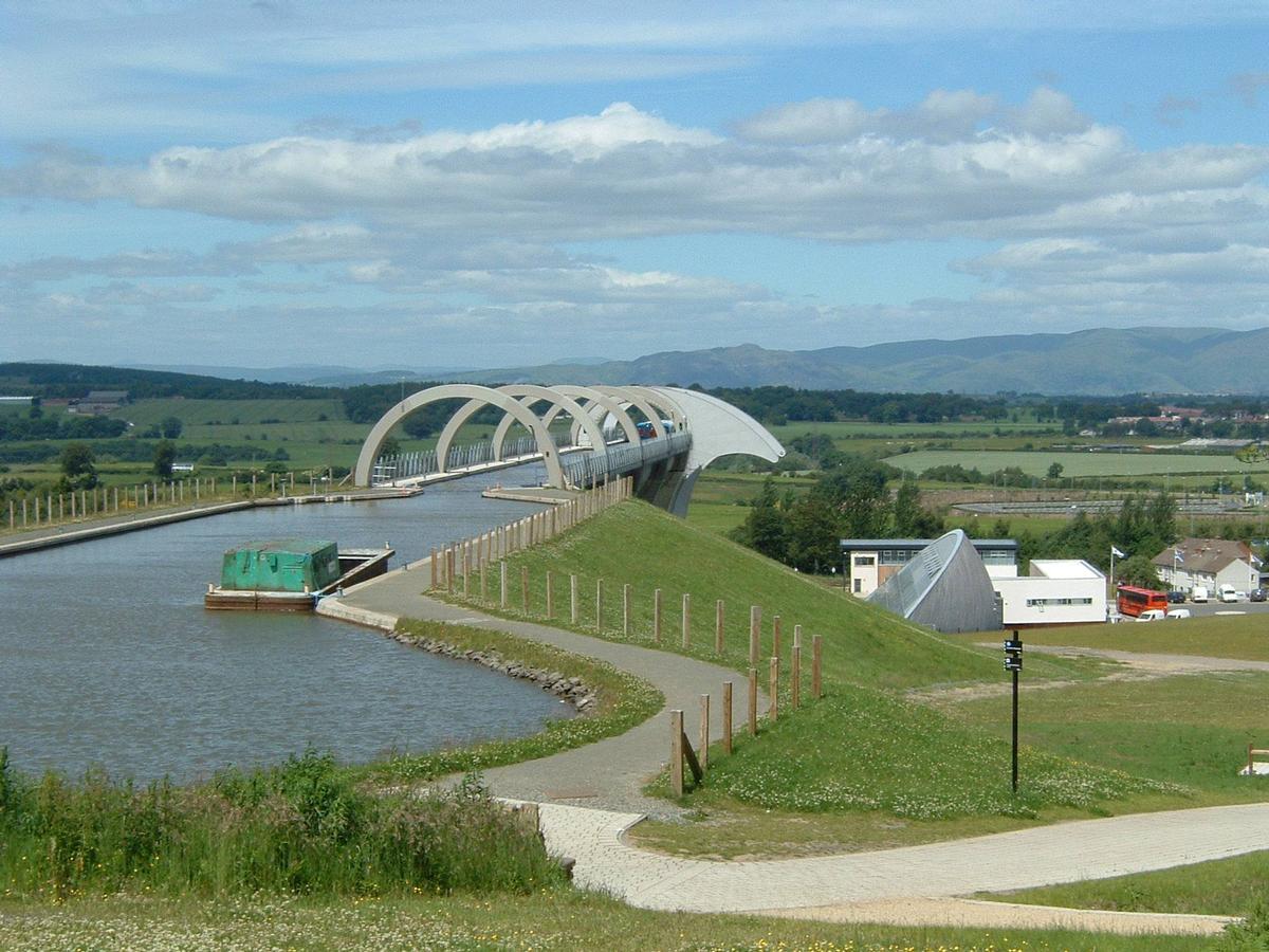 Falkirk Wheel viewed from the Union Canal, 35 m above lower basin 