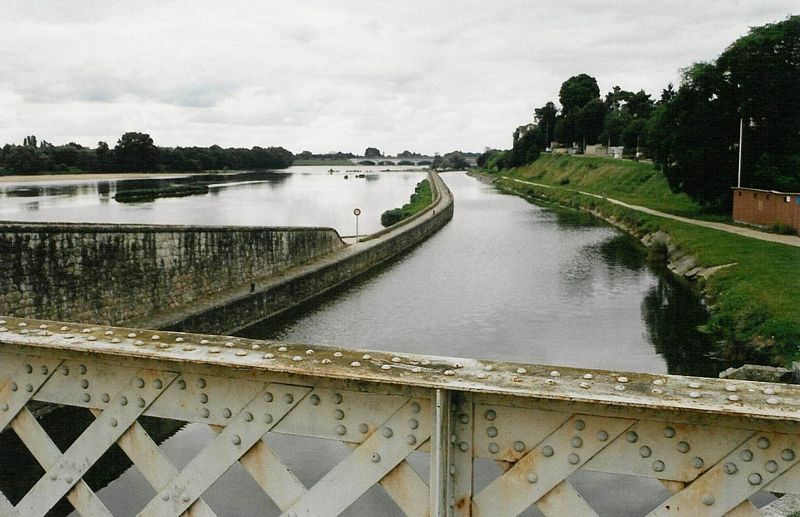 Le prolongement de 1921 du canal d'Orléans vers cette ville, à Saint-Jean-de-Bray 