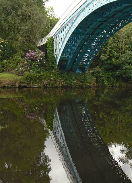 Eaton Hall Bridge - View of the arch from the east bank 