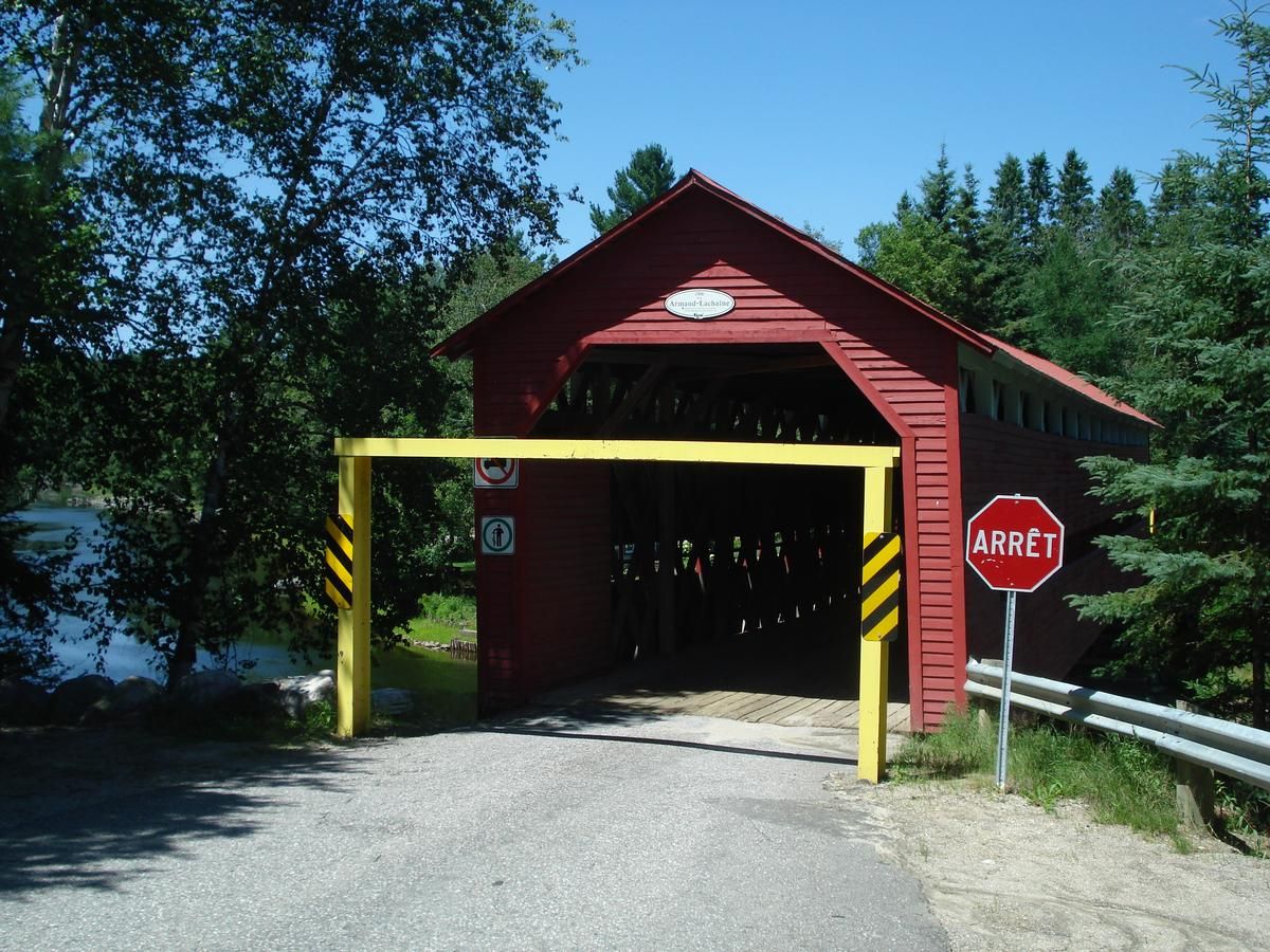 Pont Armand-Lachaîne, Chute-St-Philippe, Québec, Canada 