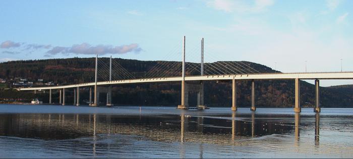 Media File No. 36855 Kessock Bridge, Inverness The final support on each approach doesn't look like it carries any weight. In fact it appears as though it might actually be in tension, due to the cables connecting to the roadway above it