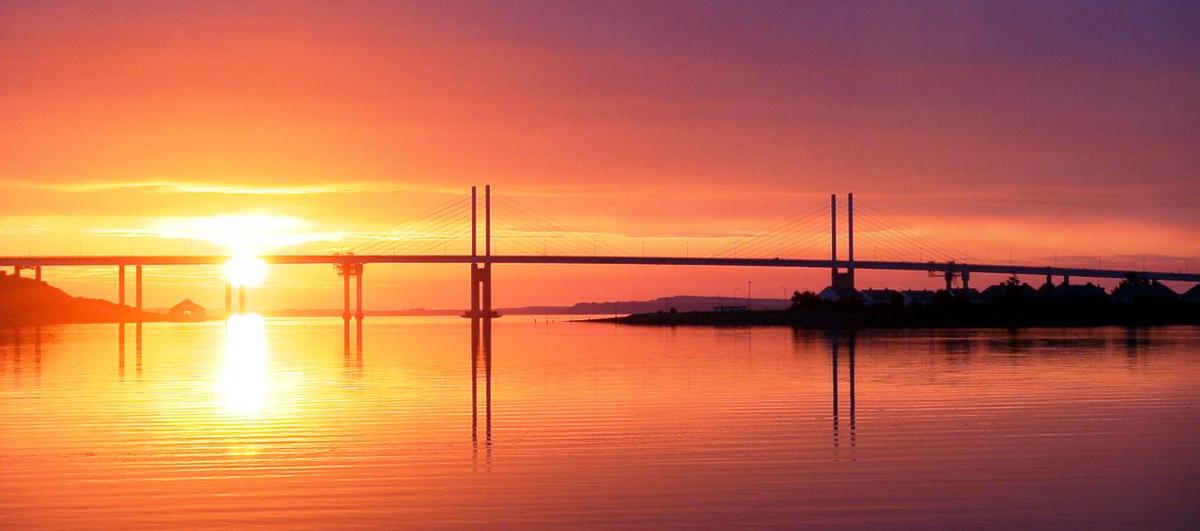 Kessock Bridge, InvernessThe sun rising behind the bridge 