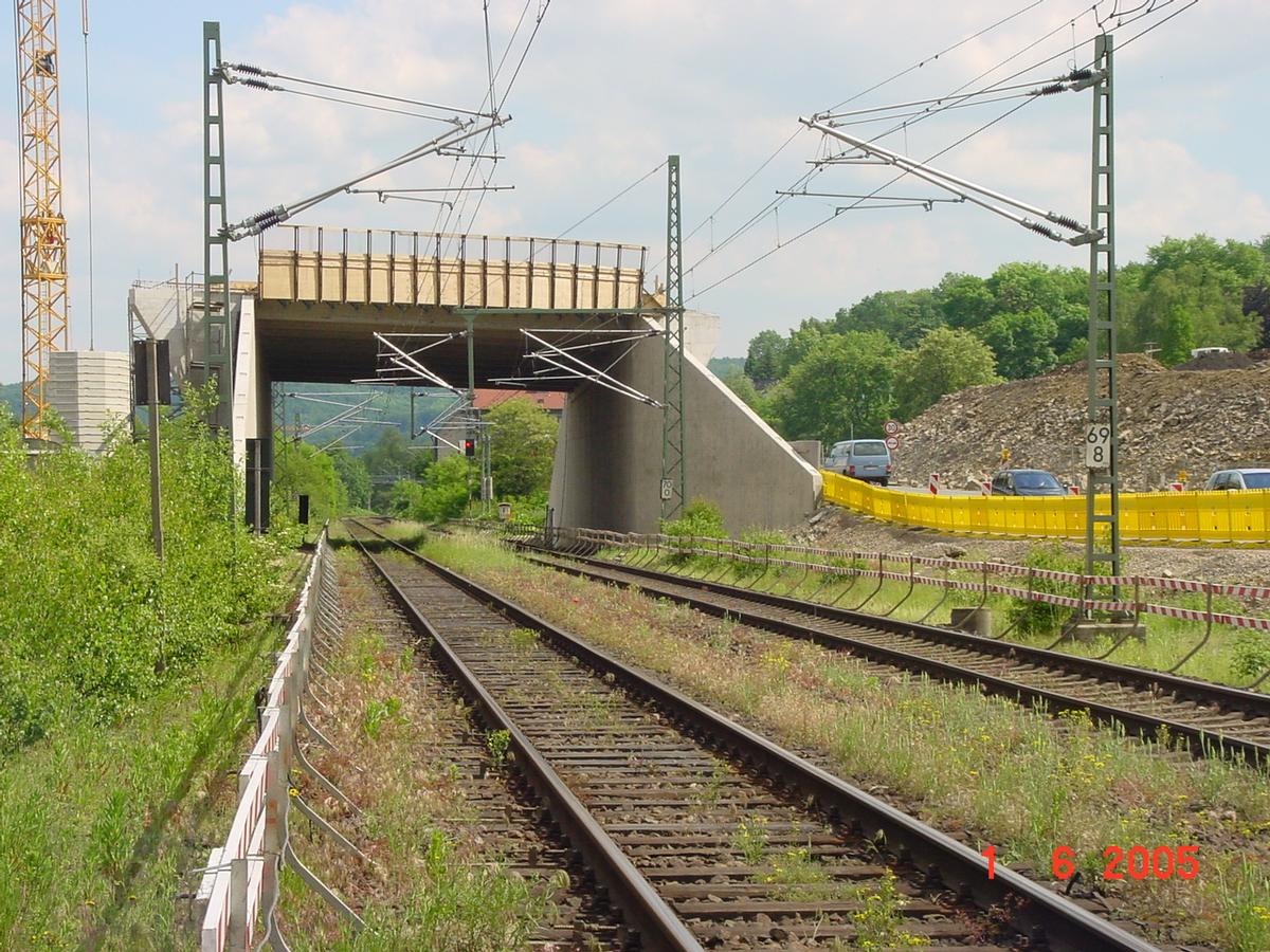 Brücke über die Eisenbahnstrecke Hagen-Wengern-Witten von Westen gesehen 