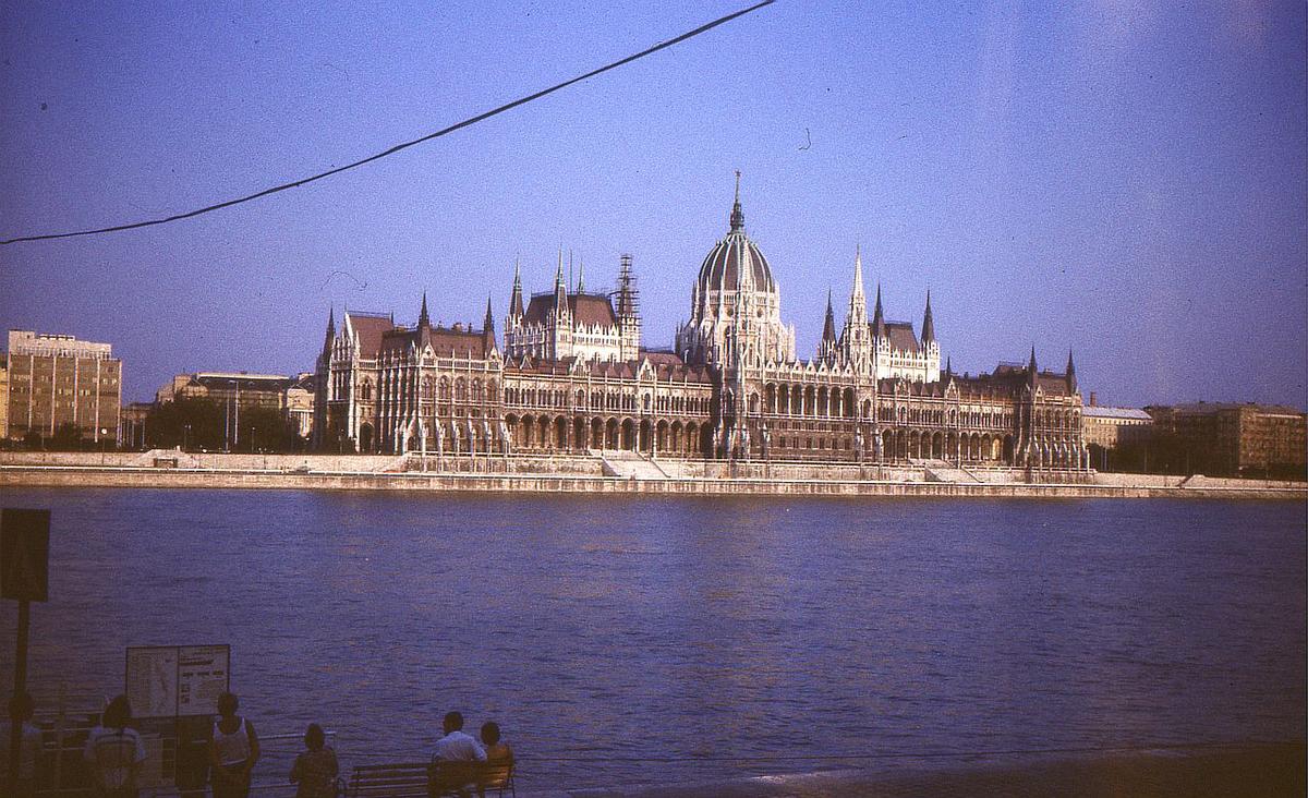 vom Westufer der Donau – Fotografiert auf ORWO-Diafilm und gescannt 