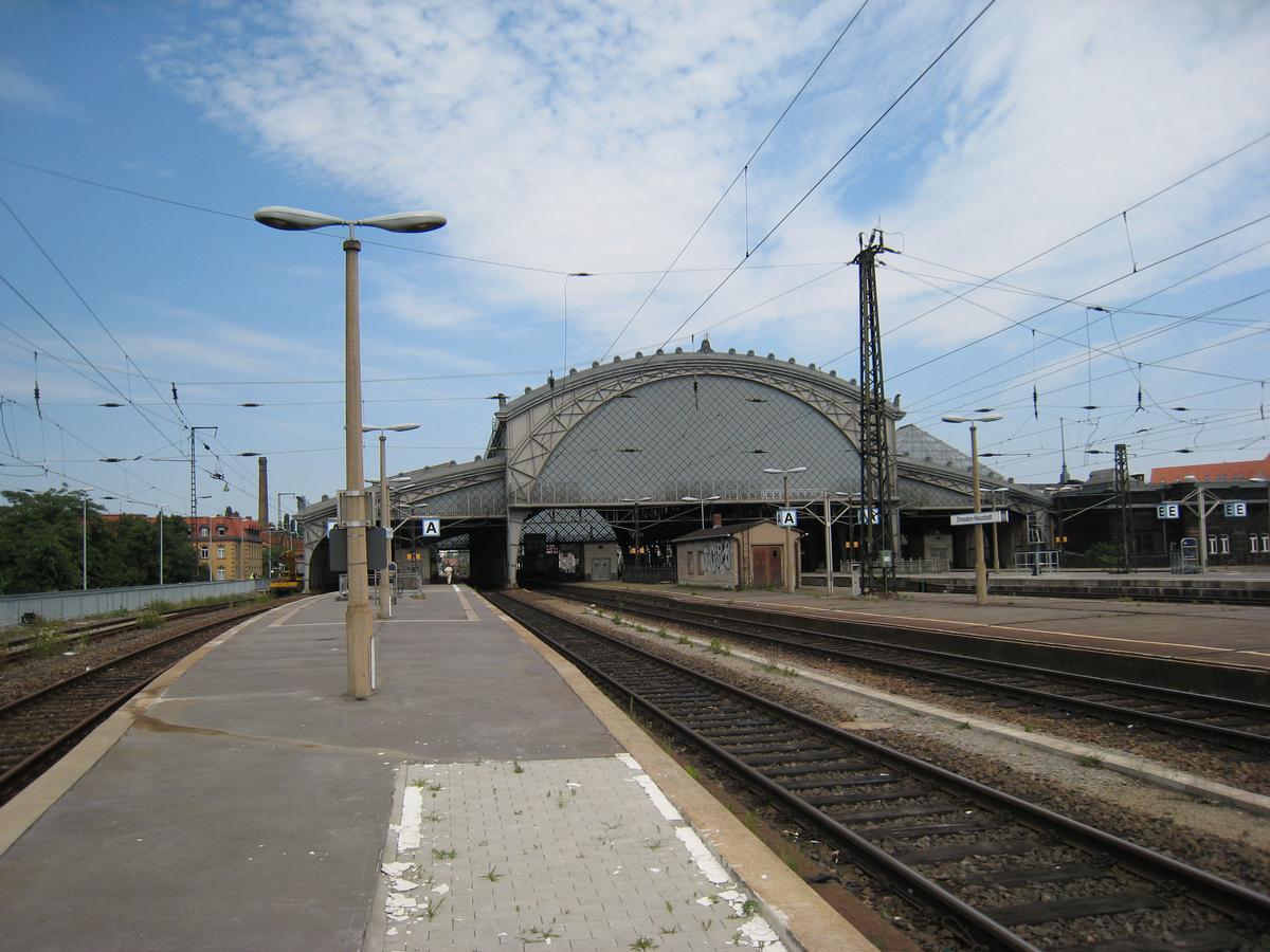 Blick von Nordosten auf den Bahnhof 