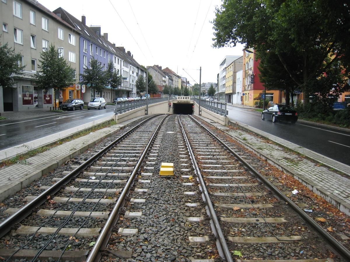 Stadtbahnlinie III: Los S 10.2 Tunnelstrecke und Rampenbauwerk für den Abzweig Borsigplatz in der weißenburger Straße von Norden