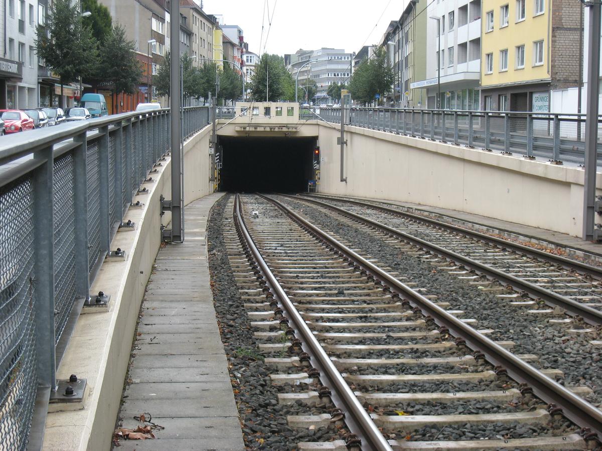 Stadtbahnlinie III: Los S 10.2 Tunnelstrecke und Rampenbauwerk für den Abzweig Borsigplatz in der Weißenburger Straße (von Norden)
