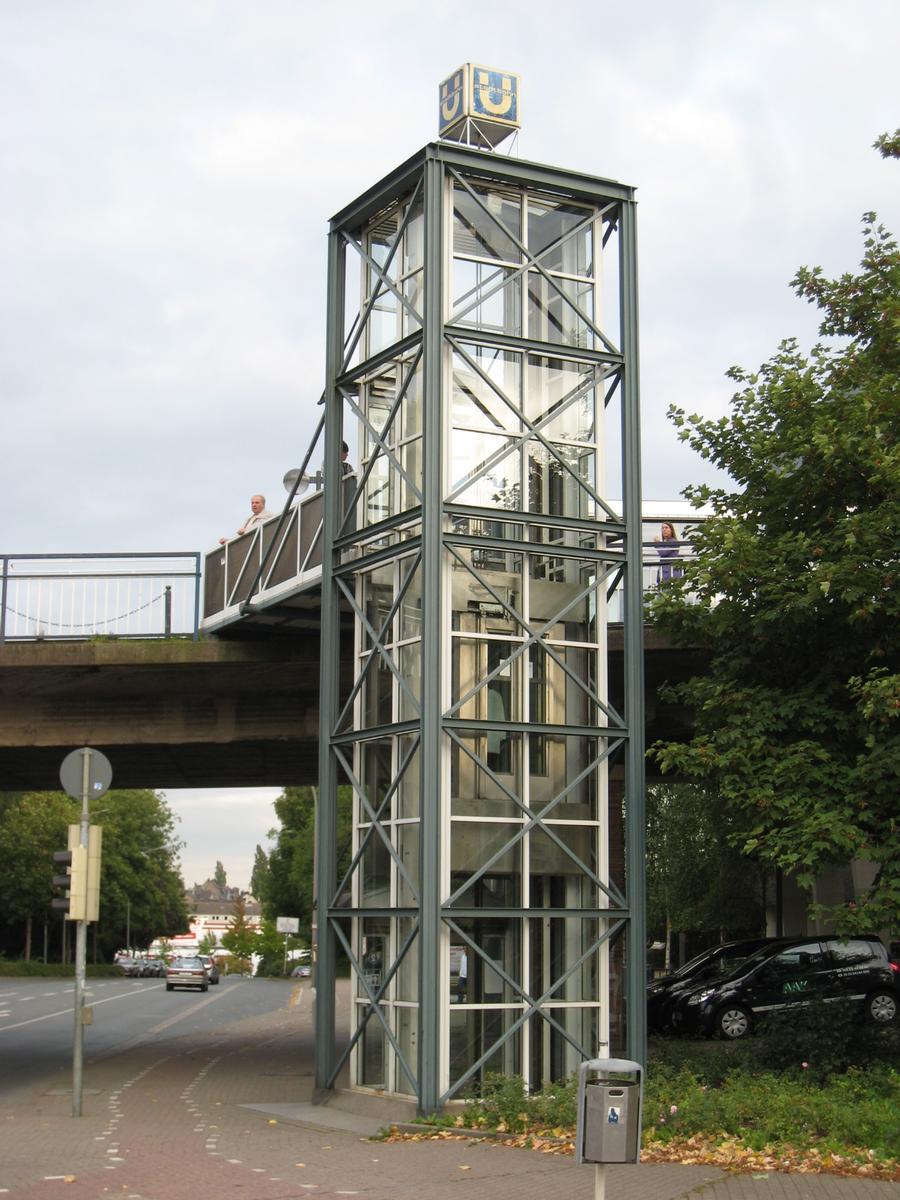 Aufzug zwischen Stadtbahnhof Hörde und Hörder Bahnhofsbrücke 