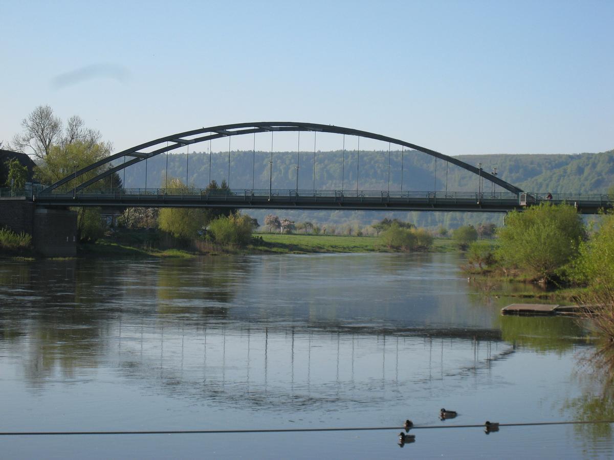 Weserbrücke Beverungen von Norden 