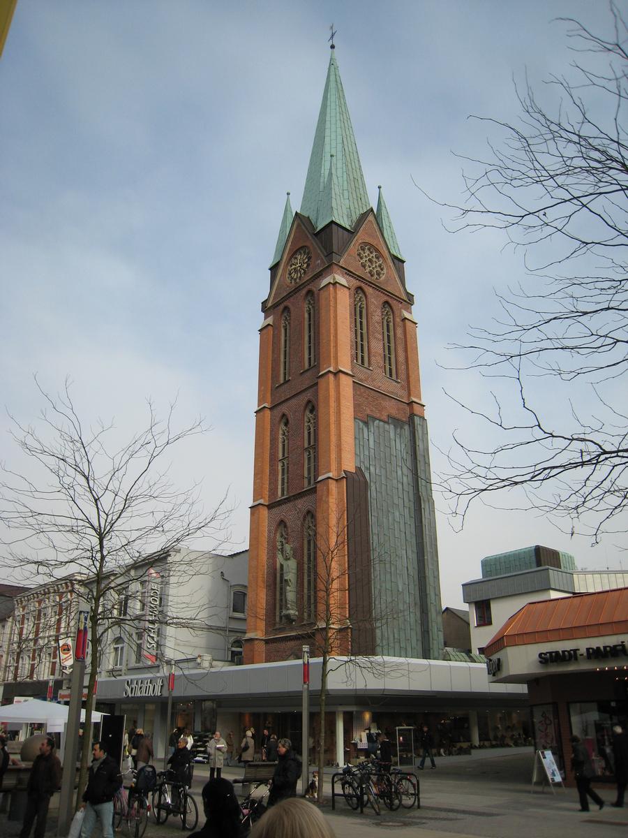 Turm der Pfarrkirche Sankt Bonifatius 