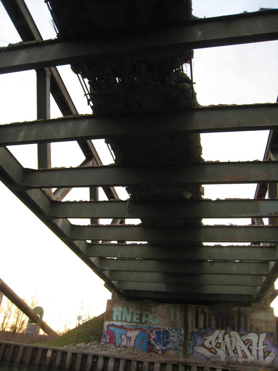 Lindenhorster Brücke mit westlichem Wiederlager 