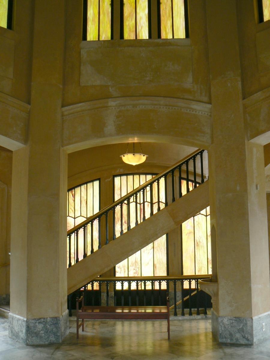 Vista House interior (showing stairway to observation deck) 