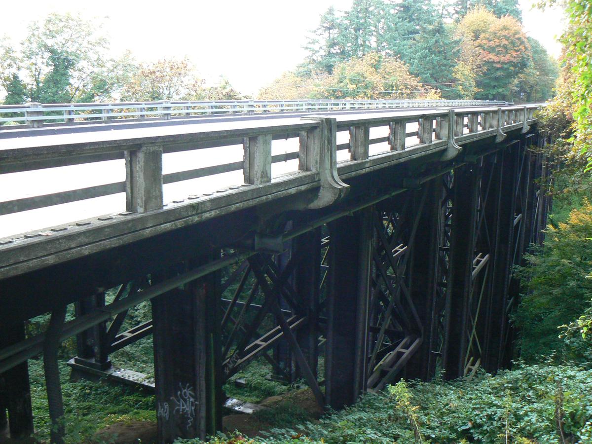 Vermont St. Viaduct on Barbur Blvd (Hwy 99W), Portland, Oregon 