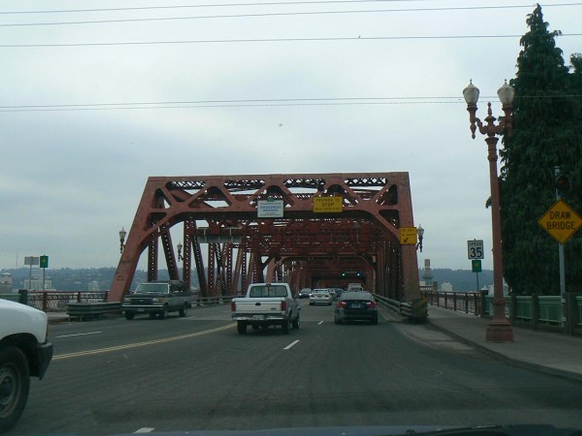 Broadway Bridge (east end) 