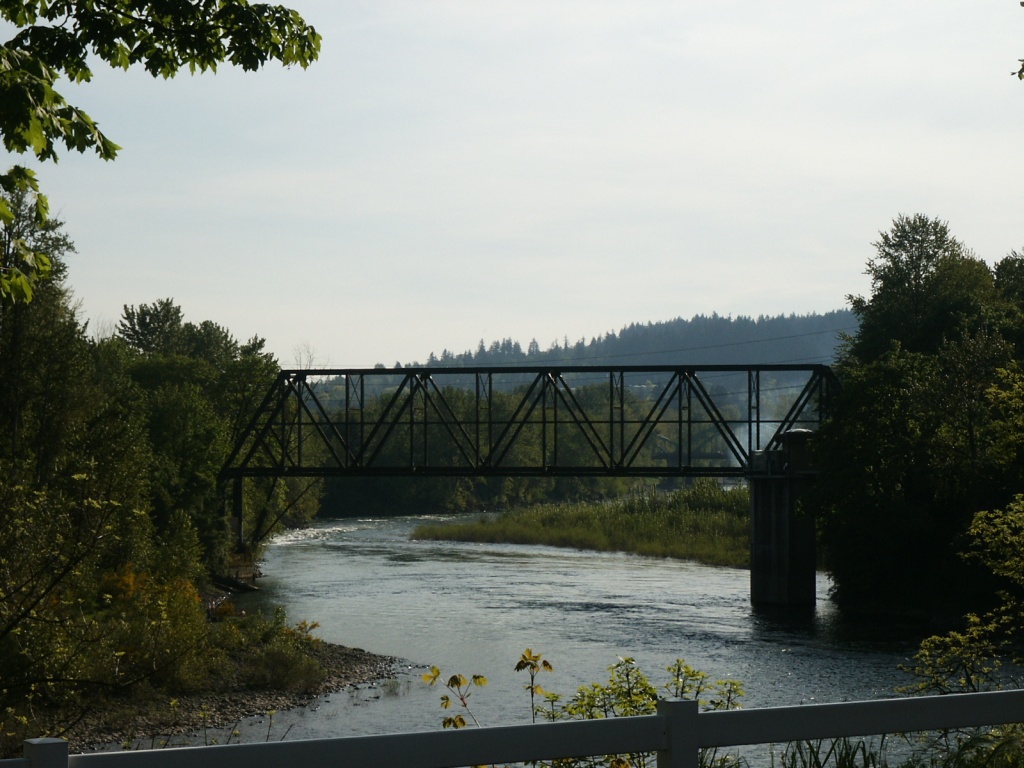 Clackamas River Railroad Bridge (end of Portland Avenue, Gladstone) 