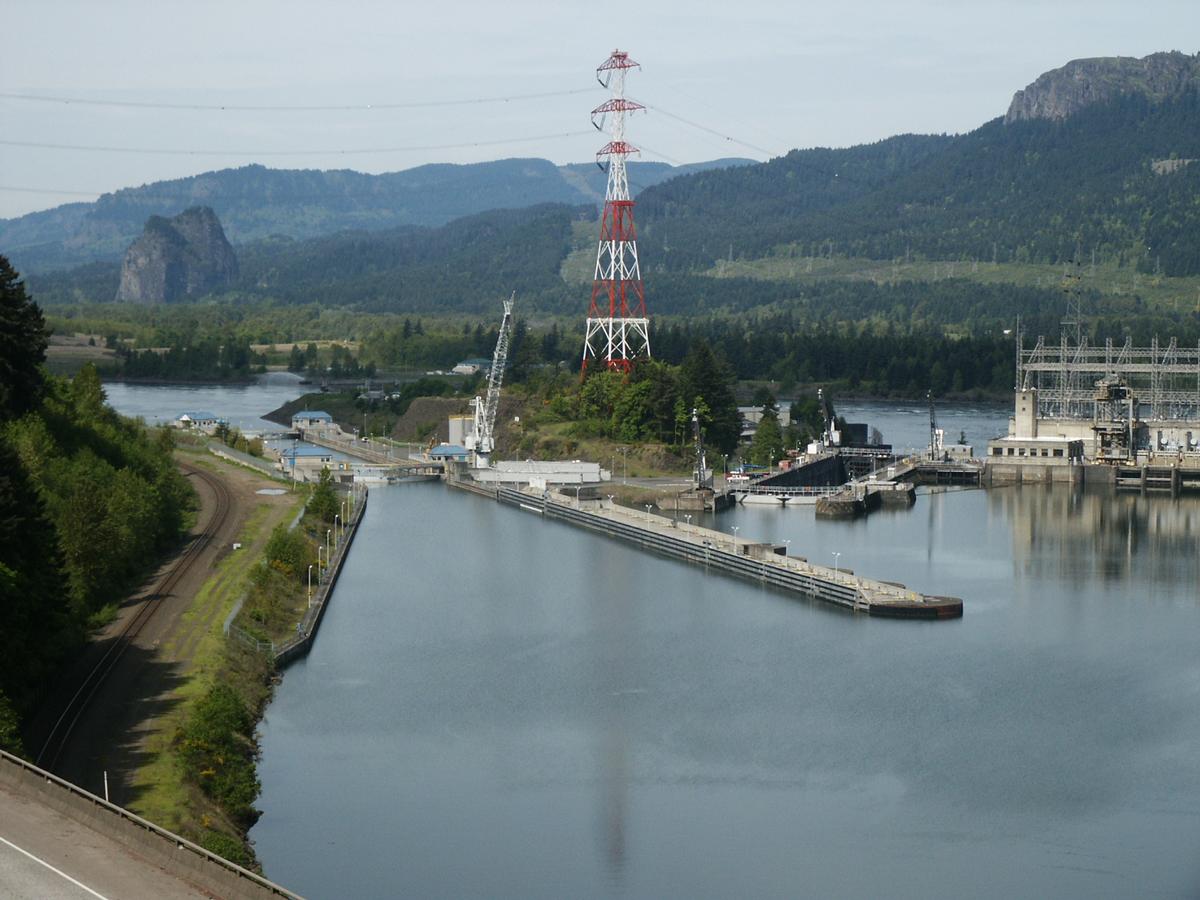 Bonneville Dam - New and Old Navigation Locks 