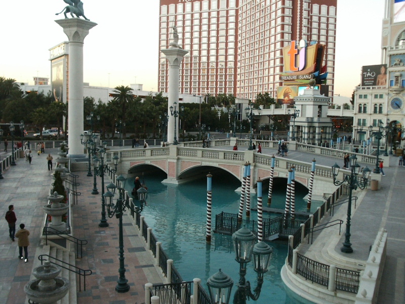 Venetian Resort Hotel & Casino - Exterior canal 