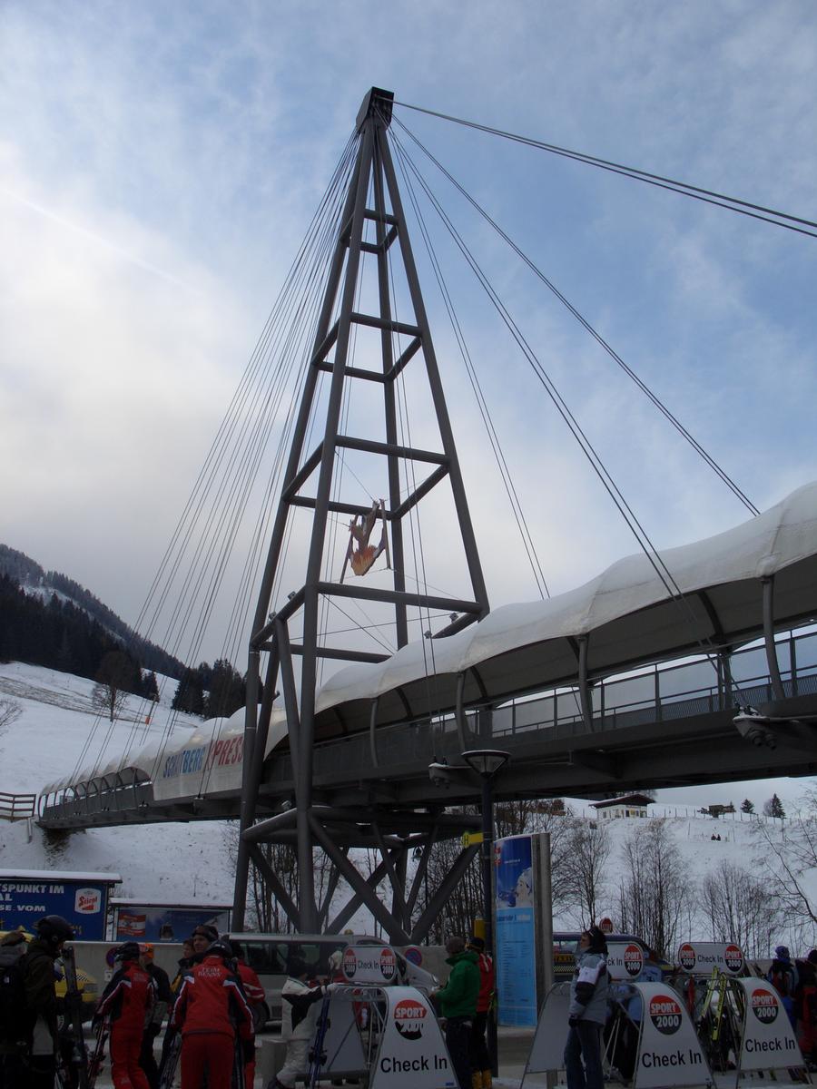 Brücke für Skifahrer am Schattberg X-press, Saalbach, Salzburger Land, Österreich 