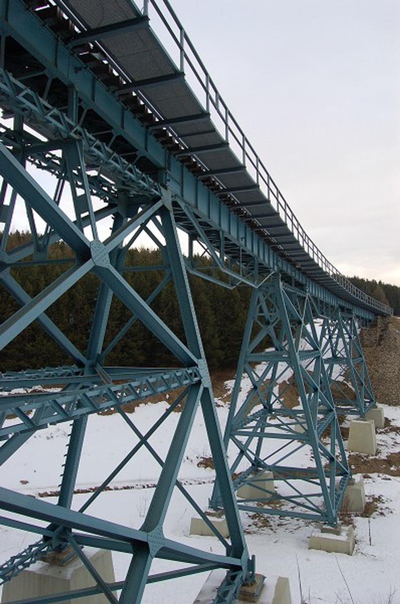 Brücke der Fichtelbergbahn in Oberwiesenthal, Annaberg (Kreis), Sachsen, Deutschland 