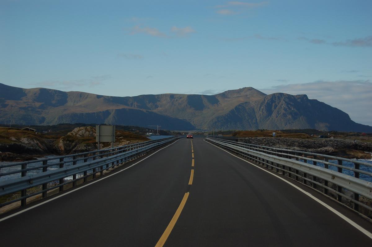 Hulvågen-Brücken, Møre og Romsdal, Norwegen 