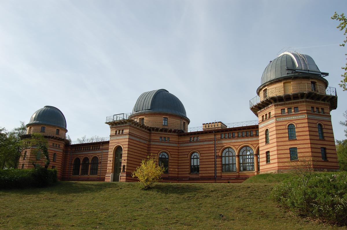 Ehemaliges Hauptgebäude des Astrophysikalischen Observatoriums Potsdam auf dem Telegrafenberg, Potsdam 