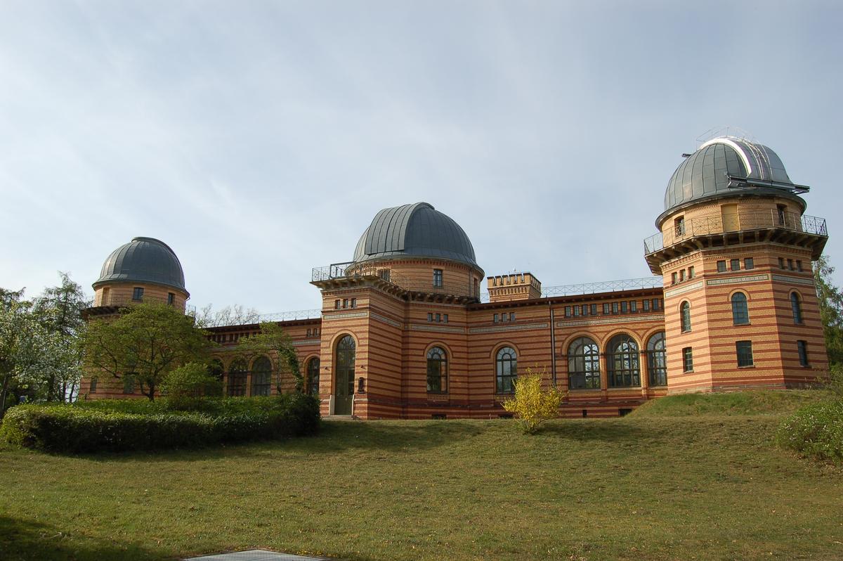 Ehemaliges Hauptgebäude des Astrophysikalischen Observatoriums Potsdam auf dem Telegrafenberg, Potsdam 