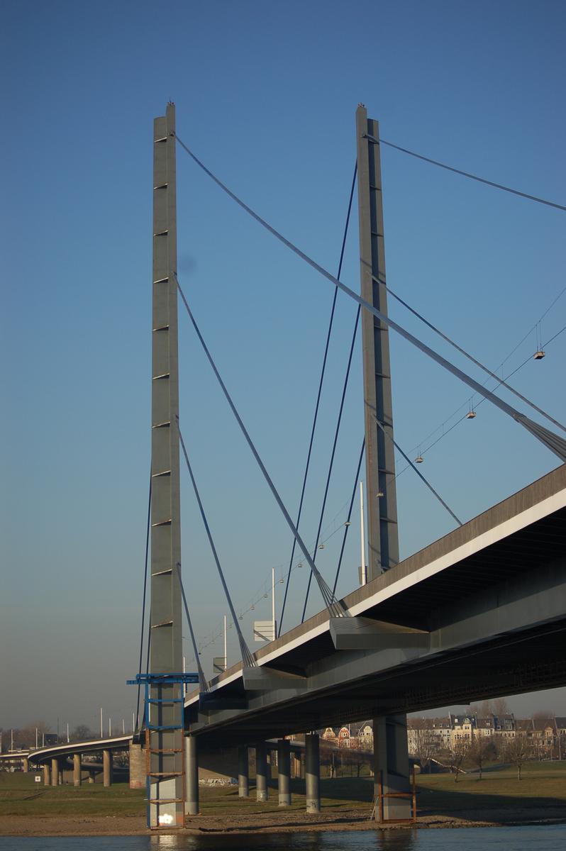 Rheinkniebrücke, Düsseldorf, Nordrhein-Westfalen 