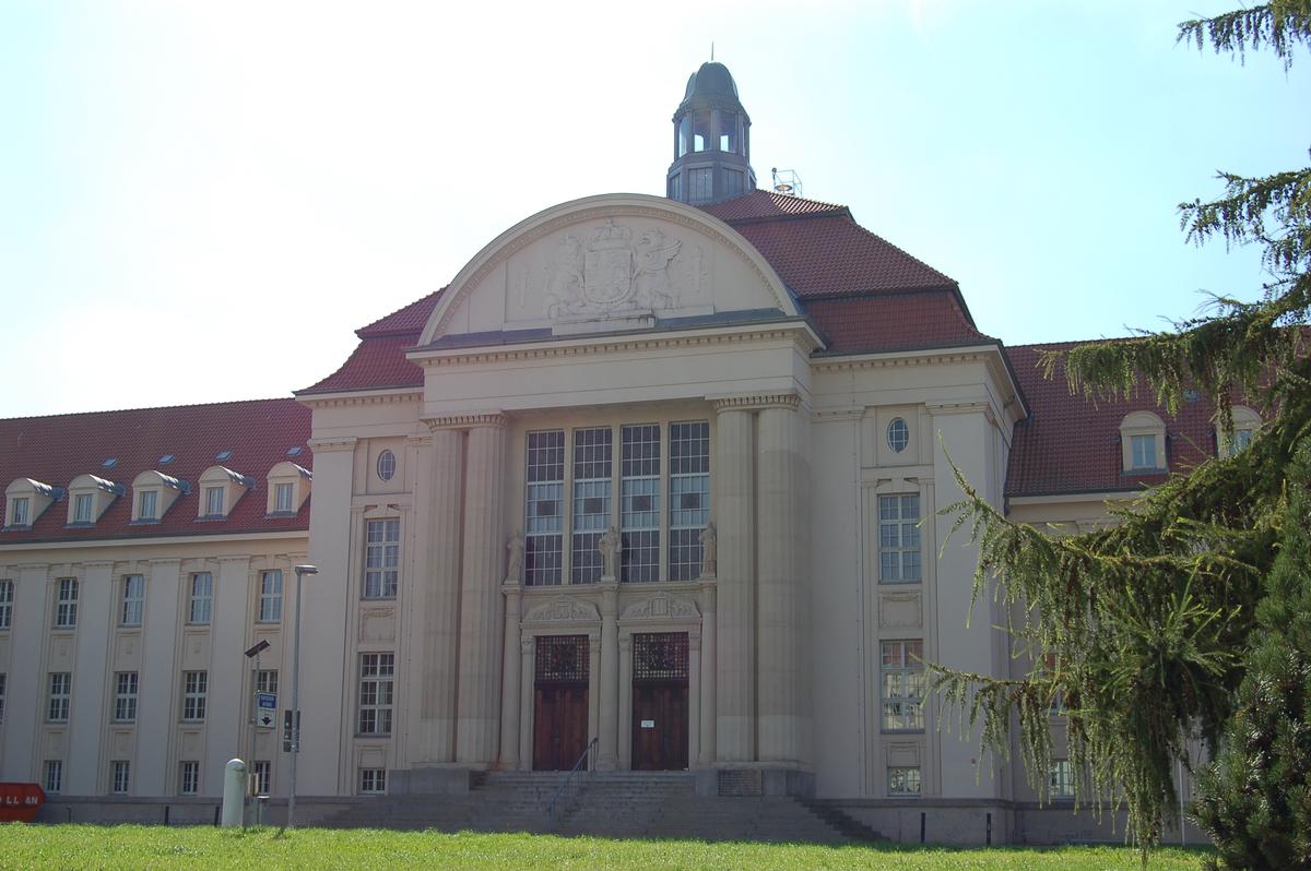 Landgericht/Amtsgericht, Schwerin, Mecklenburg-Vorpommern, Deutschland 