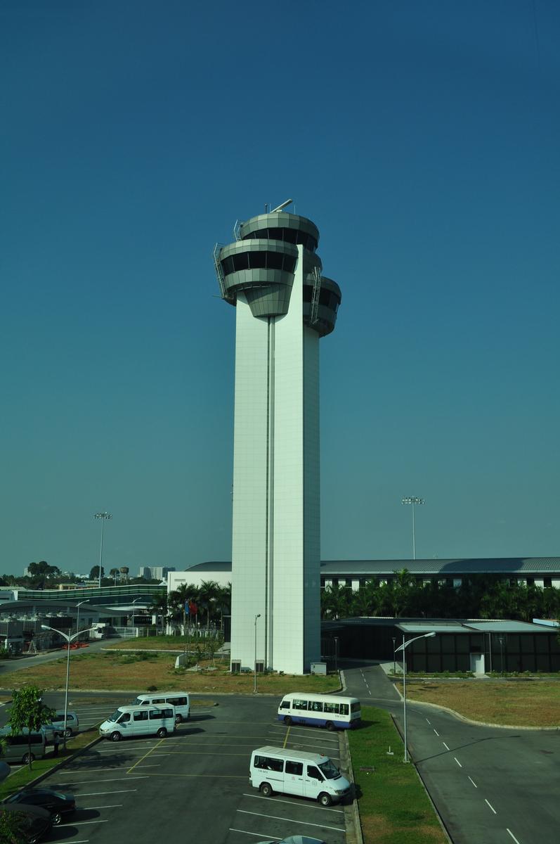Kontrollturm am Flughafen Tân Sơn Nhất 