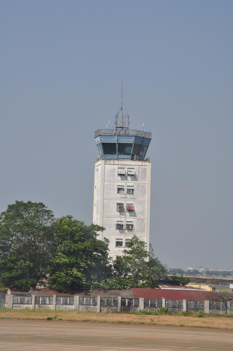Aéroport international de Tân Sơn Nhất 