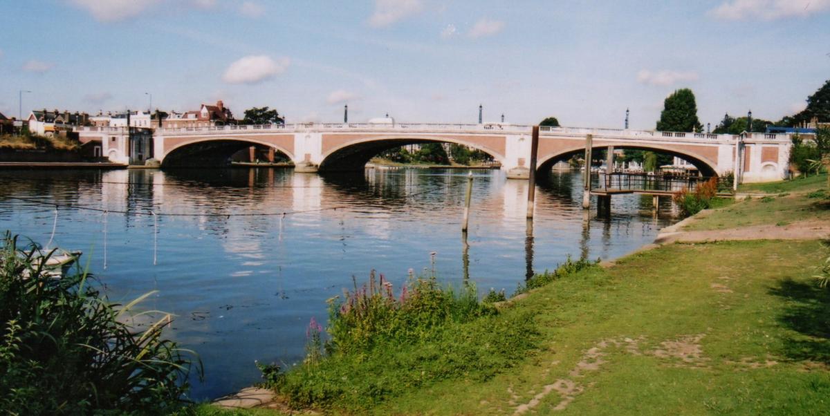 Hampton Court Bridge 