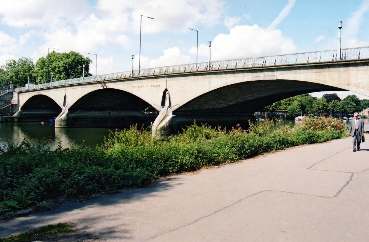 Twickenham Road Bridge (Twickenham, 1933) 