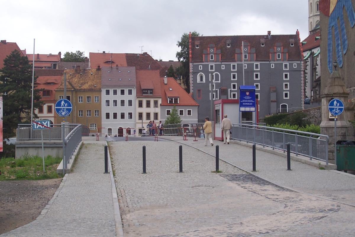 Altstadt, Fußgängerüberweg Grenze zwischen Polen und Deutschland in Görlitz über die Neiße 