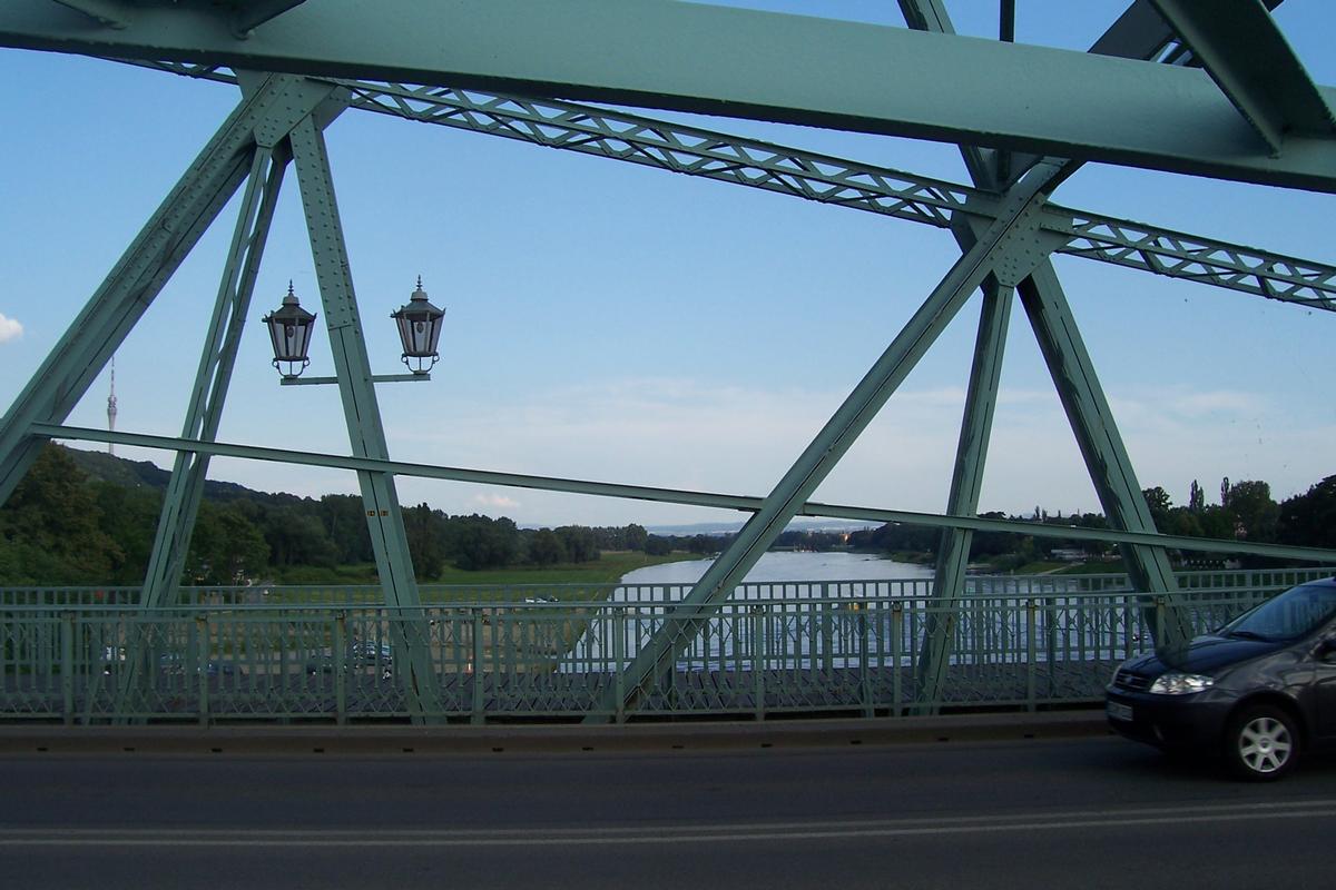 Blue Miracle (Loschiwtz Bridge) across the Elbe at Dresden 