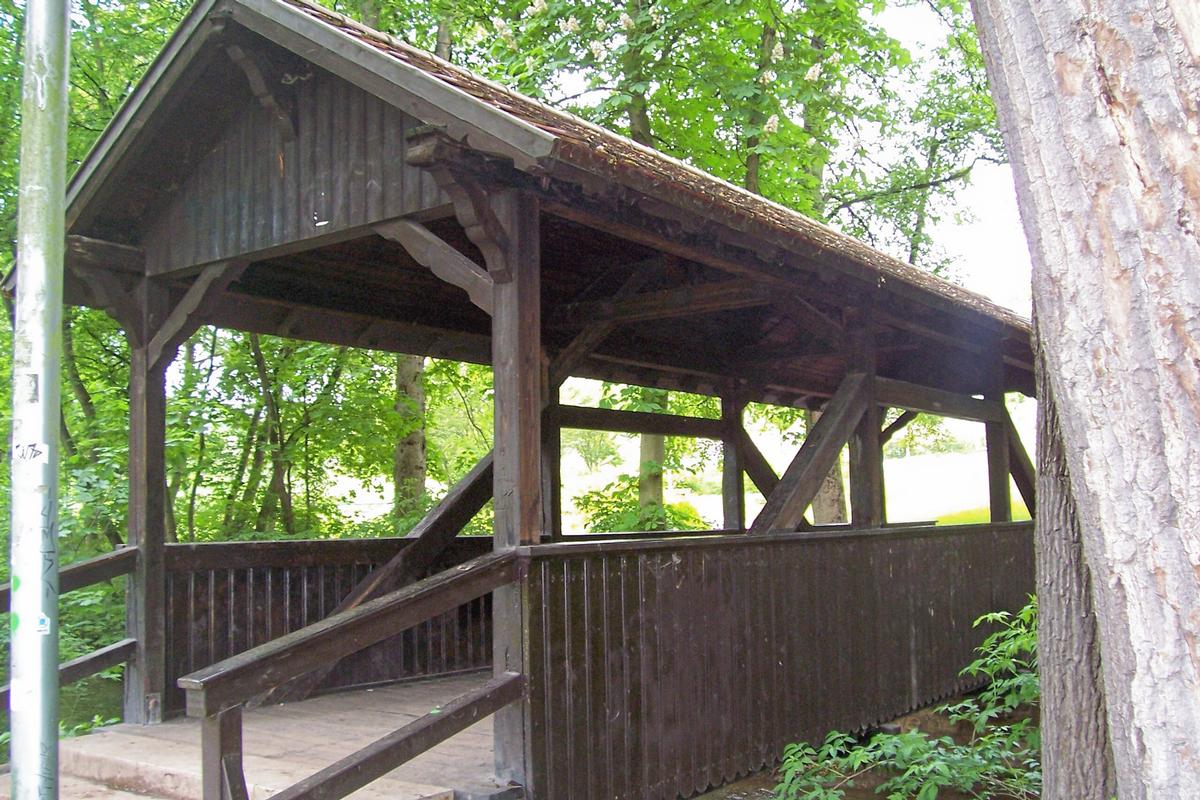 Pont-couvert dans le Luisenpark à Erfurt 